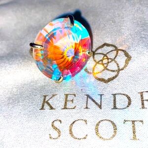 Kendra Scott Jolie Breathtaking.                Gold Dichroic Cocktail Ring
Sz 6